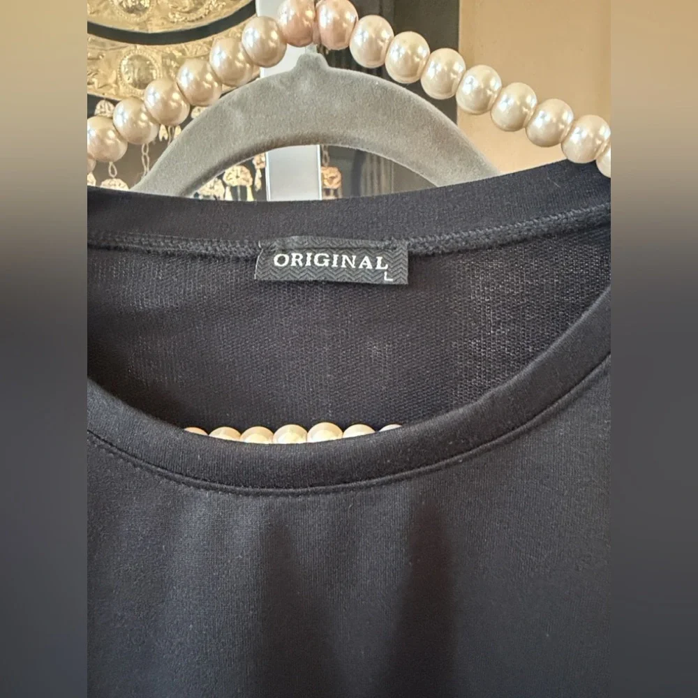 ALO Yoga Black and White Set - Picture 5 of 7